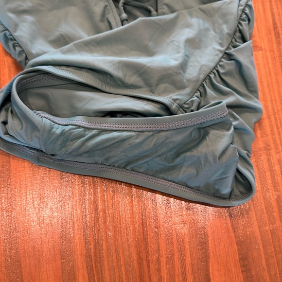 La Blanca Standard Island Goddess Off Shoulder Ruffle One Piece Swimsuit NWOT - Picture 4 of 11